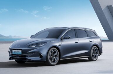 Le chinois BYD passe à la vitesse supérieure en Europe