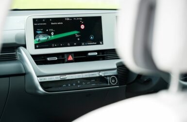 Pourquoi la voiture électrique peut accentuer le mal des transports ?