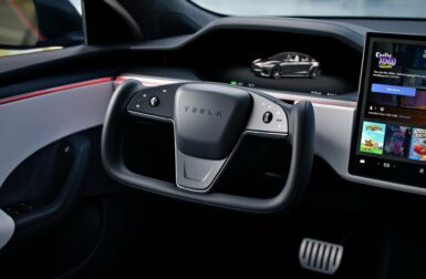 Des mamies qui font de la résistance, une star chinoise qui a déjà droit à son lifting, une sportive électrique qui va vous mettre les poils, une Fiat 500e à batteries interchangeables, et un compteur Linky qui surveille vos recharges … Bienvenue dans Regen n°16