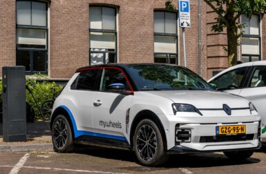 Recharge bidirectionnelle V2G : la ville d’Utrecht fait de la Renault 5 une centrale électrique mobile