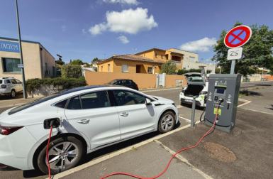 Ces 3 destinations prisées des vacanciers vont faire le plein de bornes de recharge