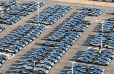 Des centaines de Tesla invendues s’entassent sur des parkings