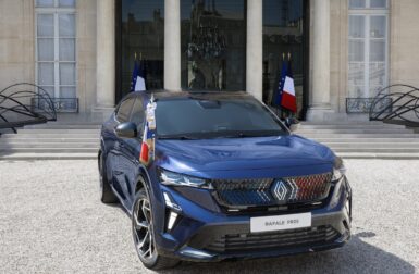 Défilé du 14 juillet : Emmanuel Macron arrive à bord d’un Rafale, mais c’est un SUV Renault