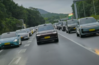 Voitures électriques chinoises contre Tesla : qui remporte le match des aides à la conduite ?