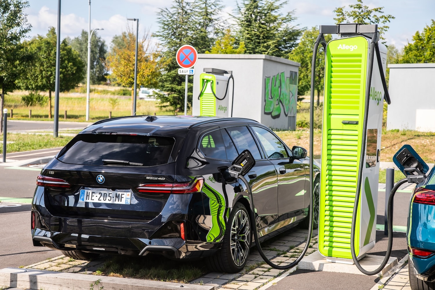Comparatif vidéo - BMW i5 Touring vs Audi A6 Avant e-tron : quel est le ...