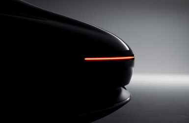 Volkswagen en tête sur l’électrique, la Mercedes du futur, la grosse gaffe d’EuroNCAP, Elon Musk qui achète des Cybertrucks, les doutes de Xiaomi et un célèbre fabricant de piles qui lance son réseau de recharge… Bienvenue dans Regen n°34