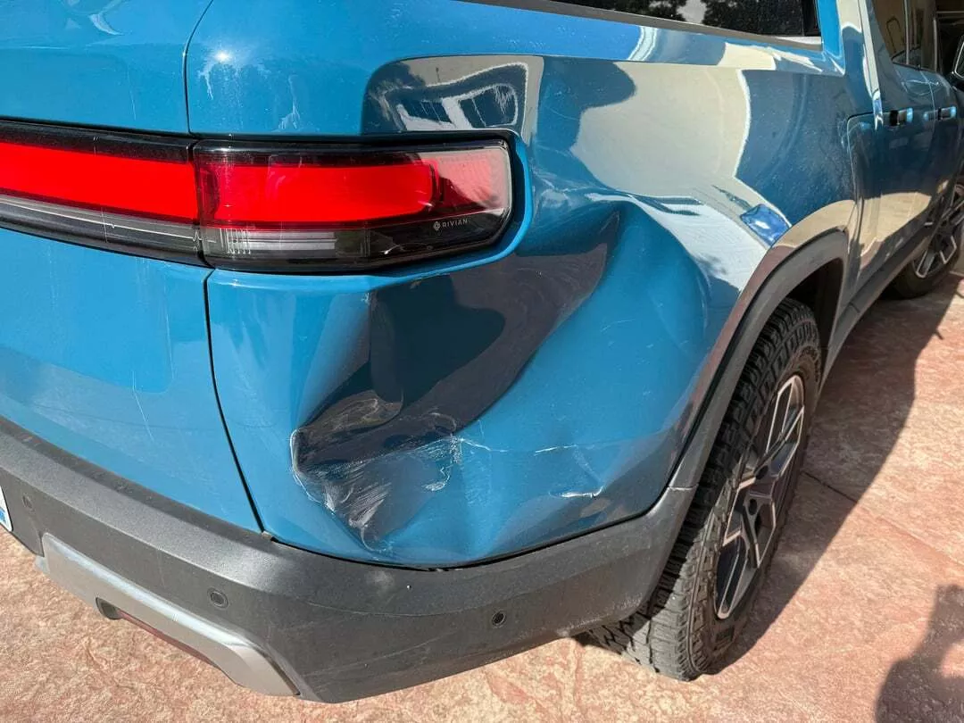 Ce conducteur reçoit une facture astronomique après un petit choc sur sa voiture électrique