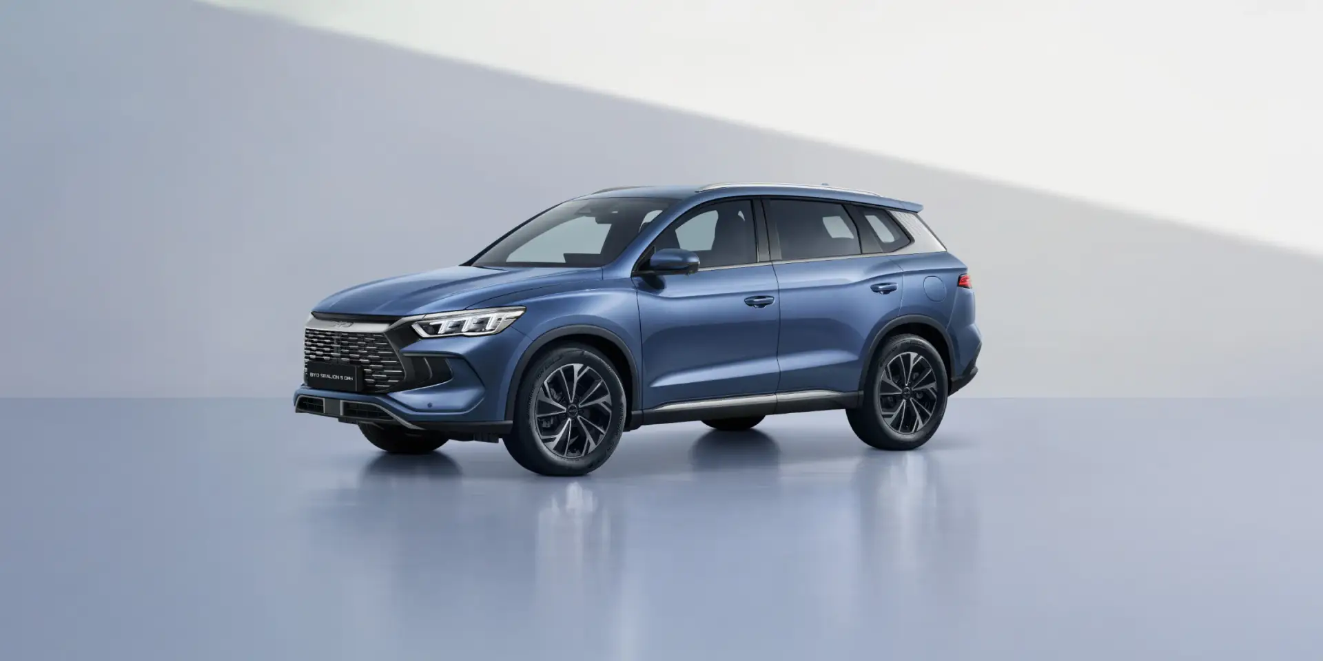 BYD Sealion 5 DM-i : un grand SUV hybride rechargeable à prix canon