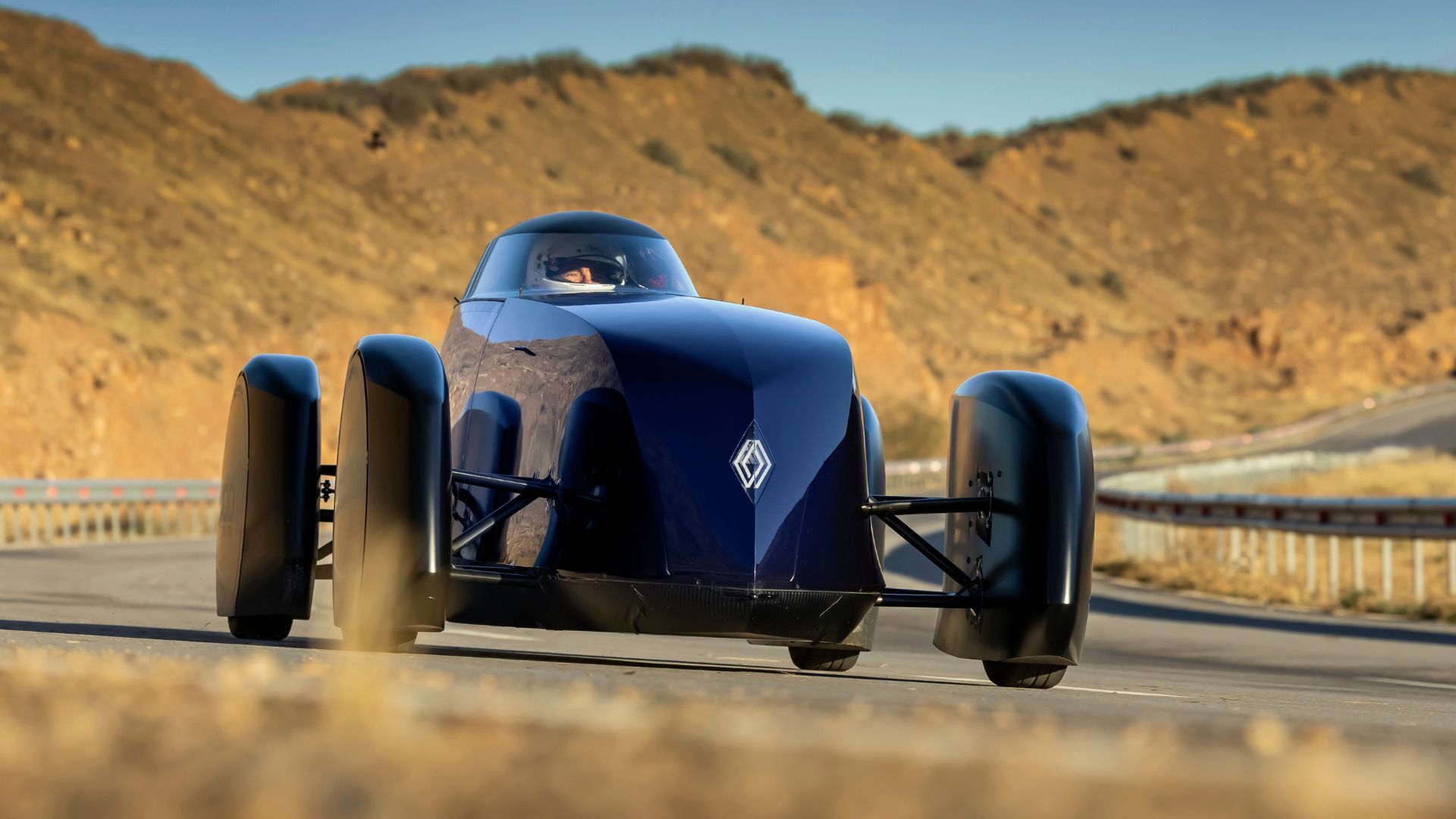 Une Rolls-Royce électrique qui pétarade, une Jaguar qui impressionne même les plus blasés, une Renault qui claque les 1000 km d’autonomie sur autoroute, un Pape qui roule en BMW électrique, et Porsche qui n’en finit pas de ramer en Chine… Bienvenue dans Regen n°44