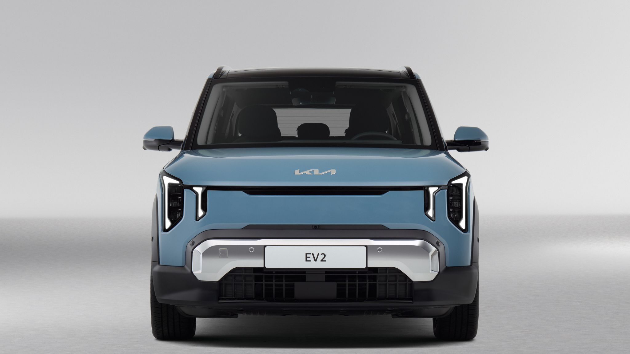 Kia EV2 vue de face, SUV électrique compact bleu.