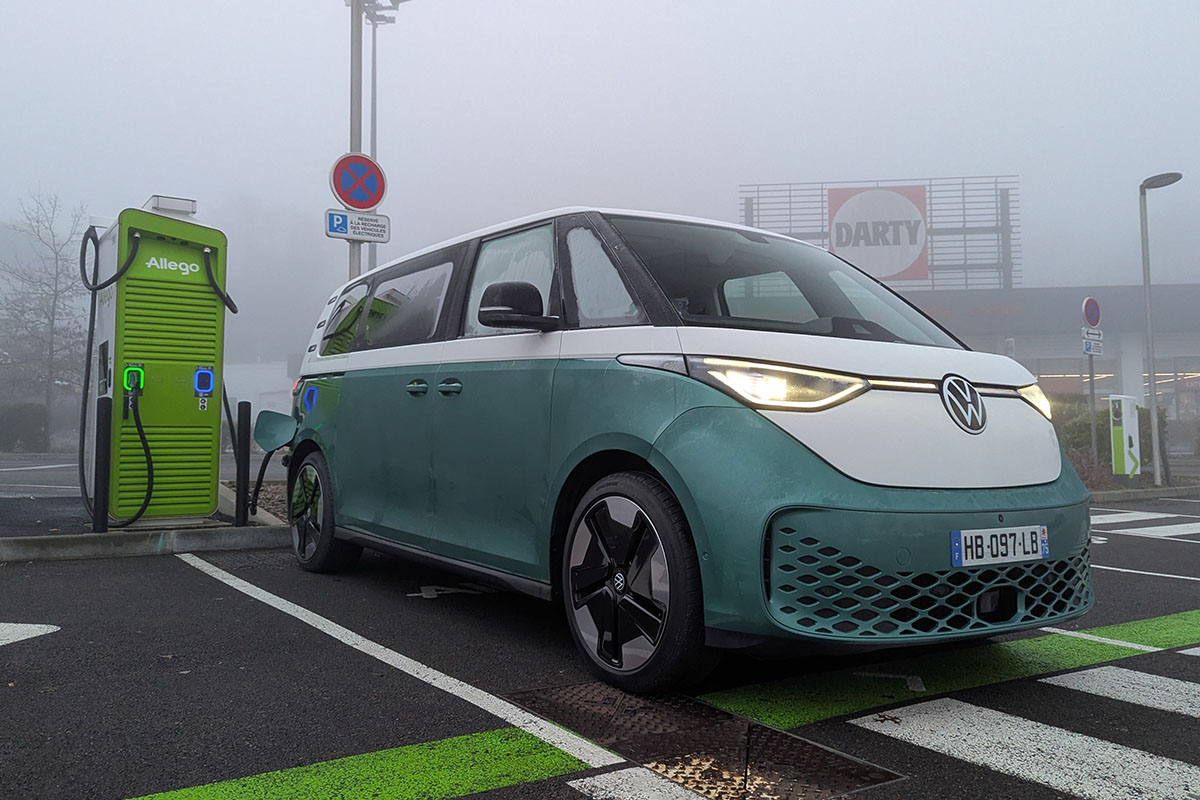 Voitures électriques : la recharge rapide abîme-t-elle vraiment les batteries ?