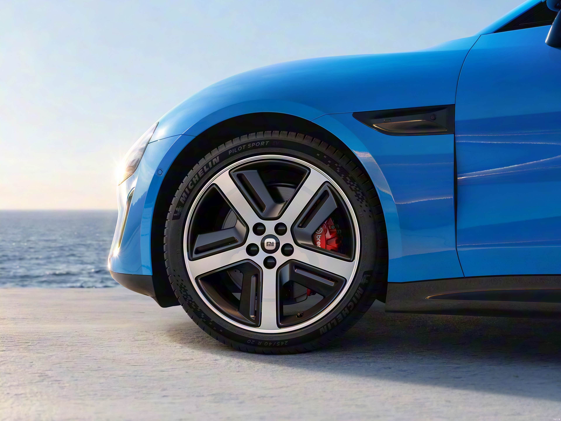 Xiaomi qui améliore déjà sa tueuse de Porsche, les assurances qui tirent à balles réelles sur l’électrique, une Volvo électrique qui promet une autonomie de diesel, une Mercedes électrique élue voiture de l’année et encore une supercar inutile de 2000 chevaux… Bienvenue dans Regen n°46