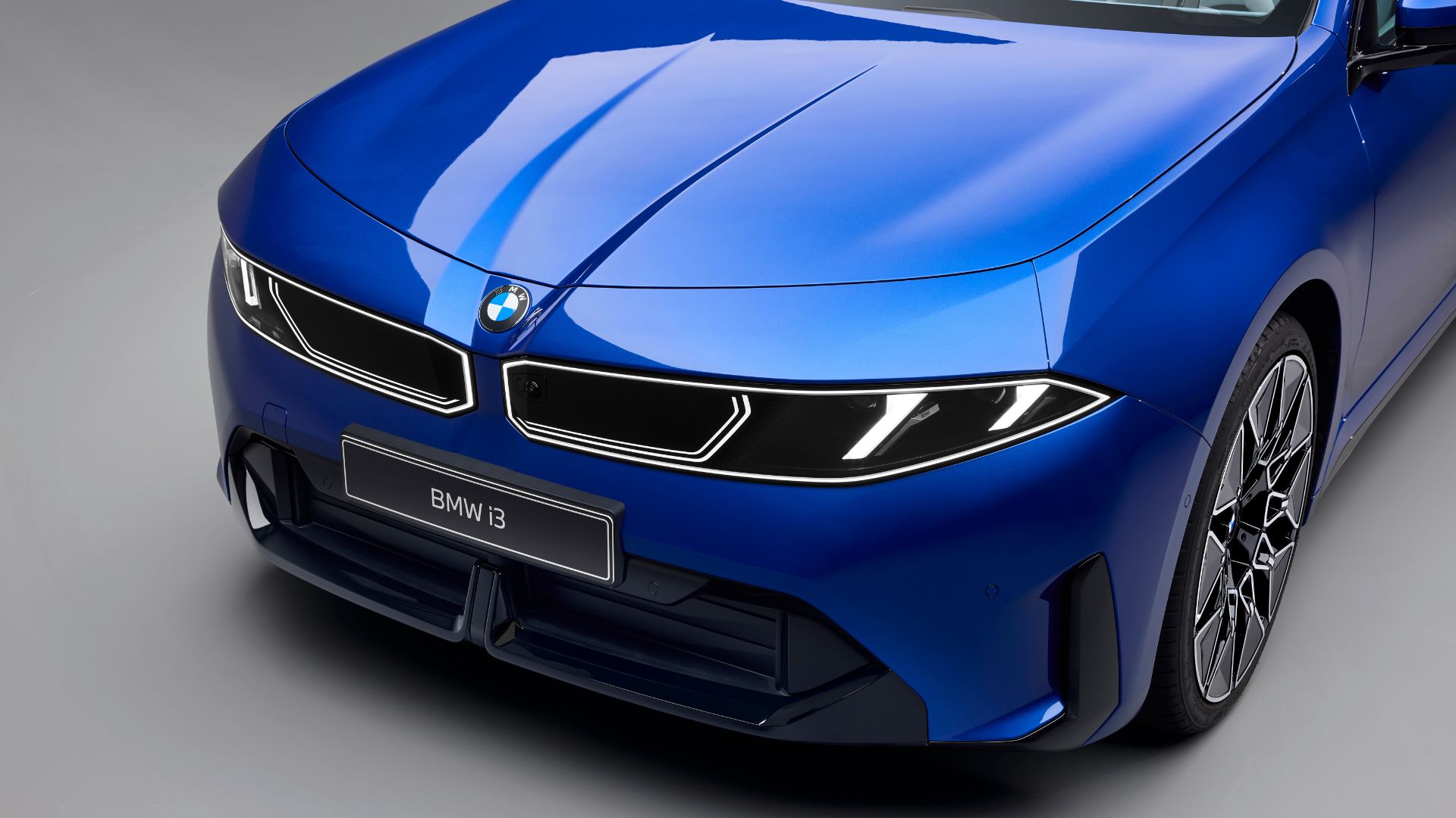 Une BMW électrique avec une autonomie de diesel, une Xiaomi SU7 aperçue en France, une mini-voiture trop mimi qui a tout d’une grande, Trump qui veut achever l’électrique avec une nouvelle taxe, un rappel massif chez Hyundai et des prix de réparations qui explosent… Bienvenue dans Regen n°56