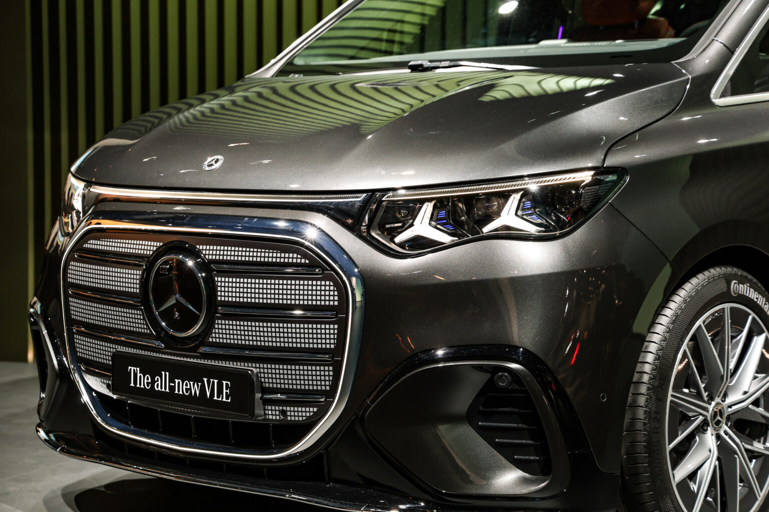 Face avant du Mercedes VLE