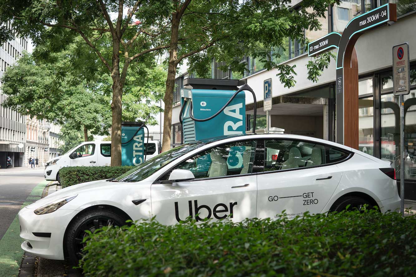 Uber promet jusqu’à 50 % d’économies sur la recharge des VTC électriques à Paris
