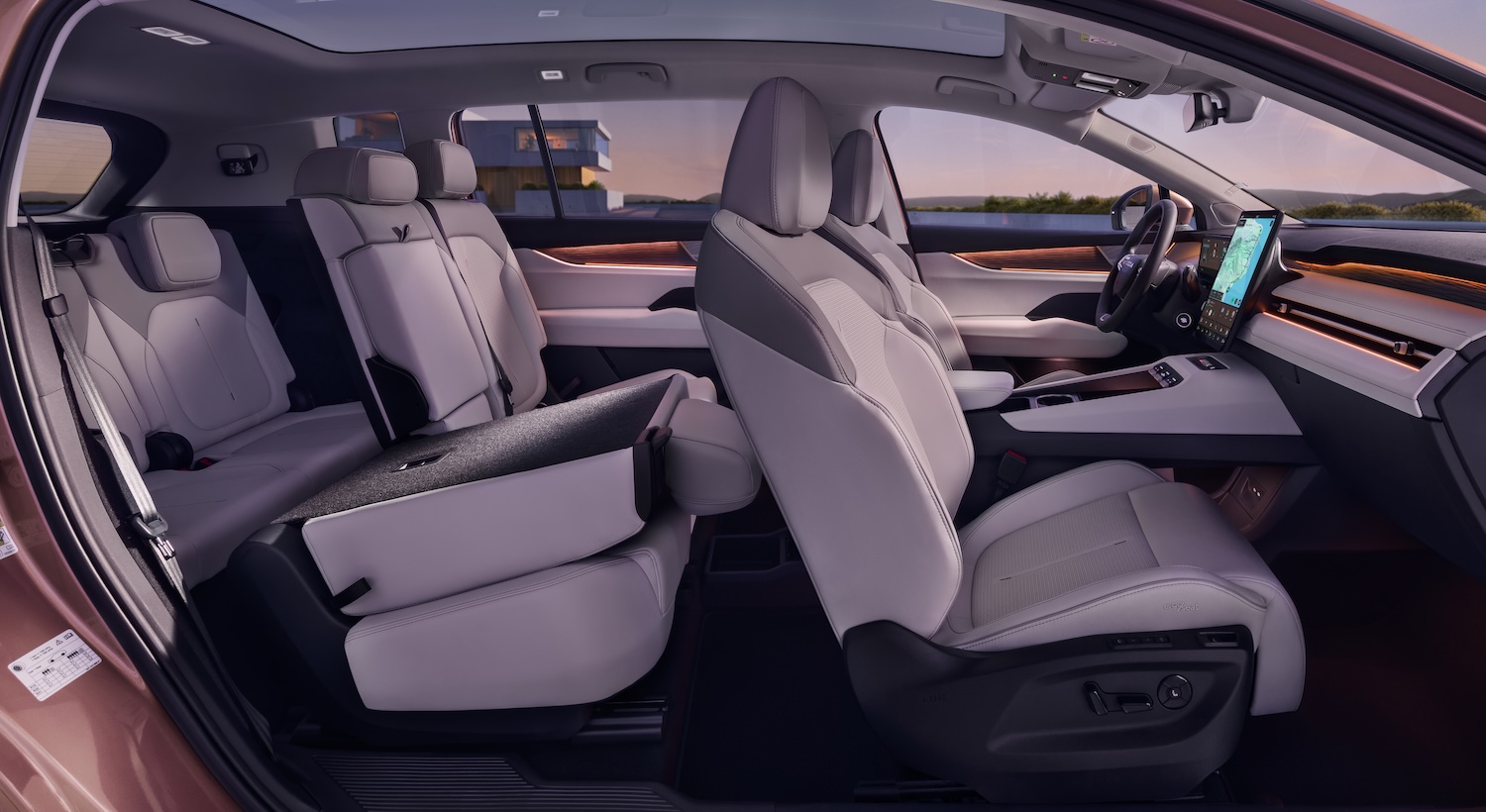 Intérieur 7 places du Skoda Peaq sous toit panoramique