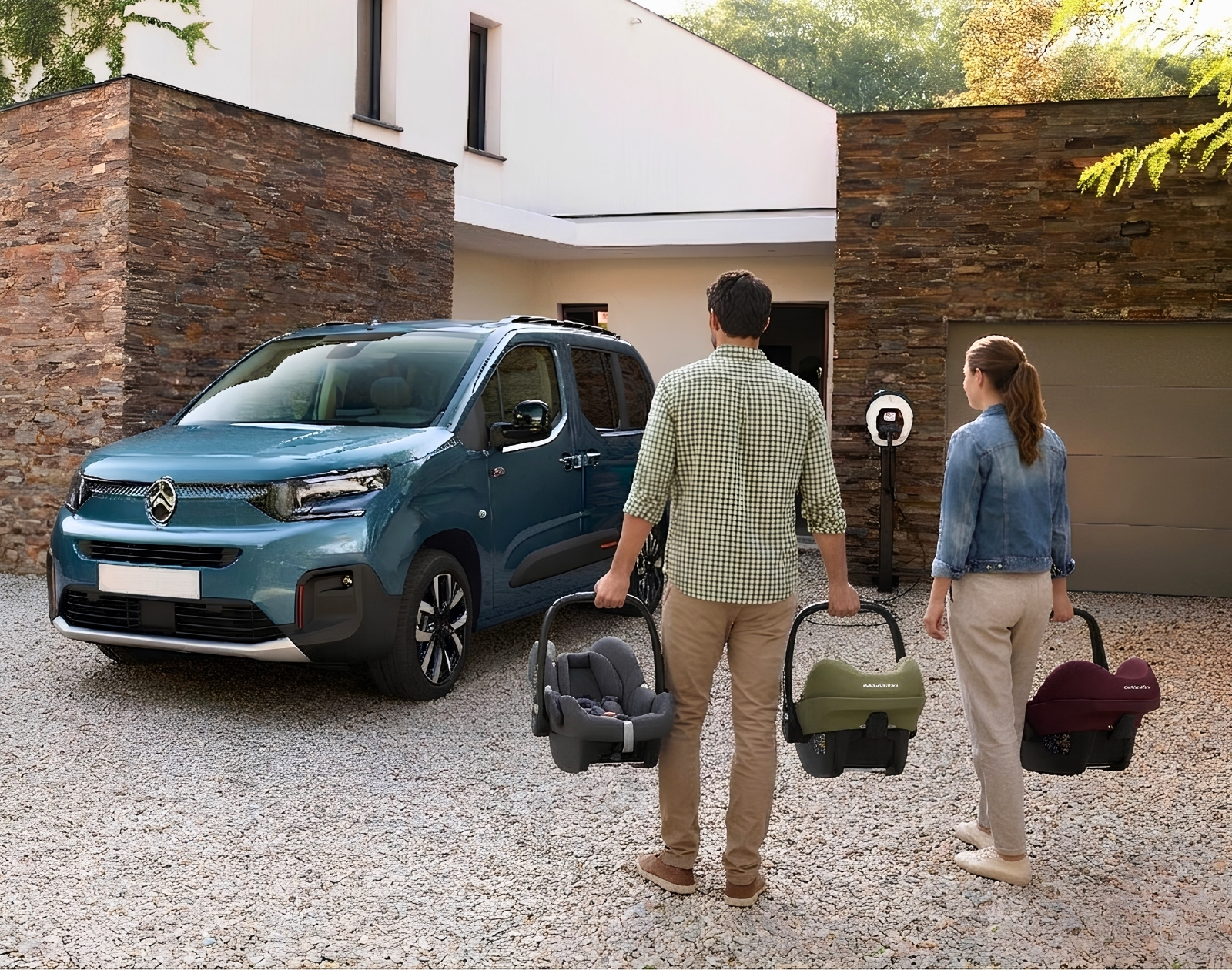 https://cdn.automobile-propre.com/uploads/2026/06/voiture-electriques-trois-sieges-auto.jpg