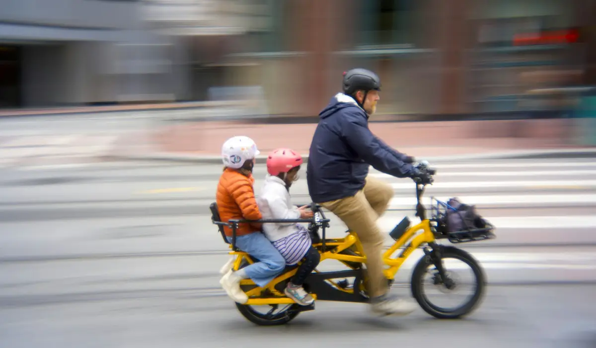 Et si on essayait la voiture électrique à deux roues ?