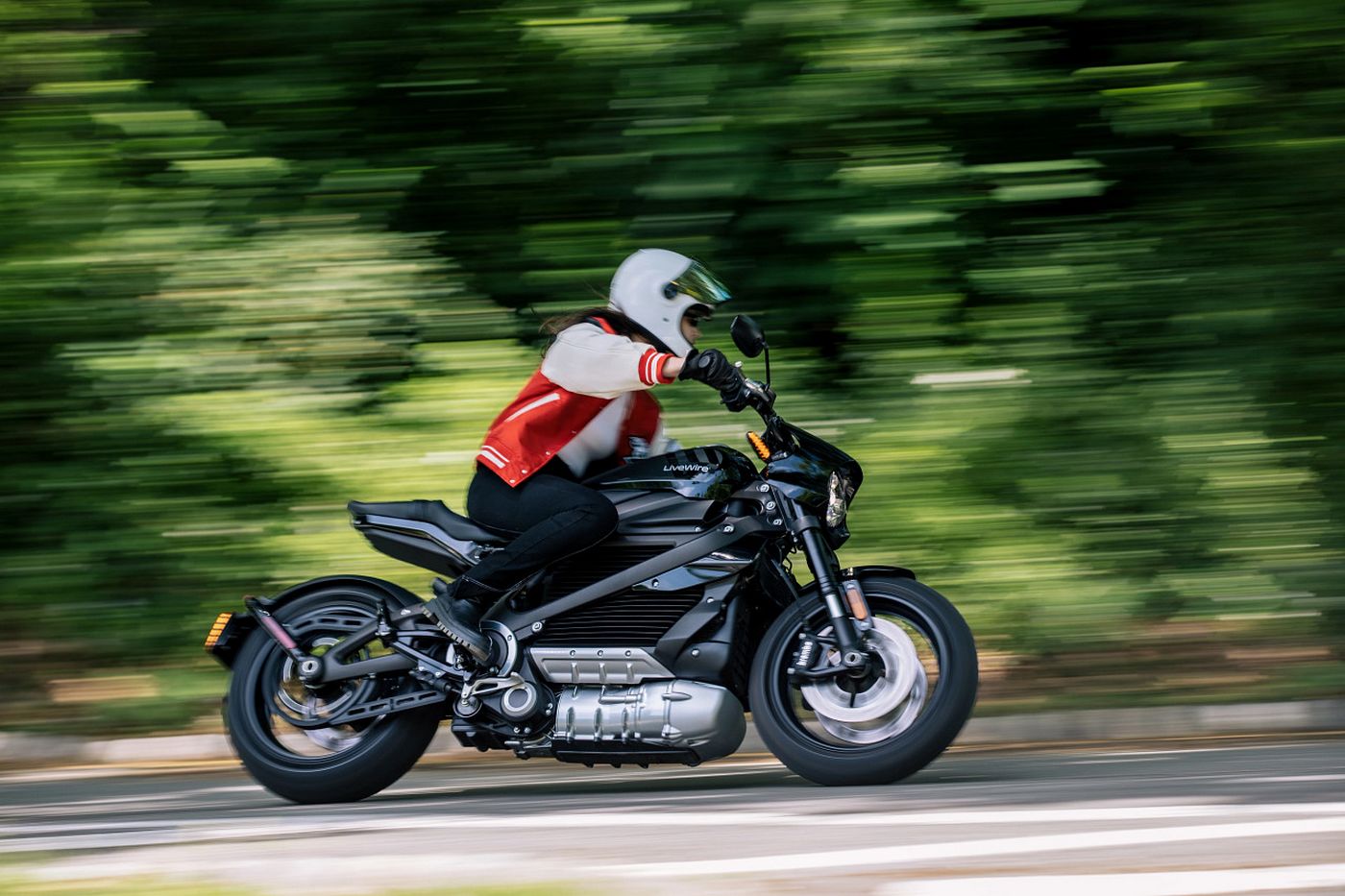 La moto électrique a le même problème que la voiture électrique, et ce n&rsquo;est pas l&rsquo;autonomie