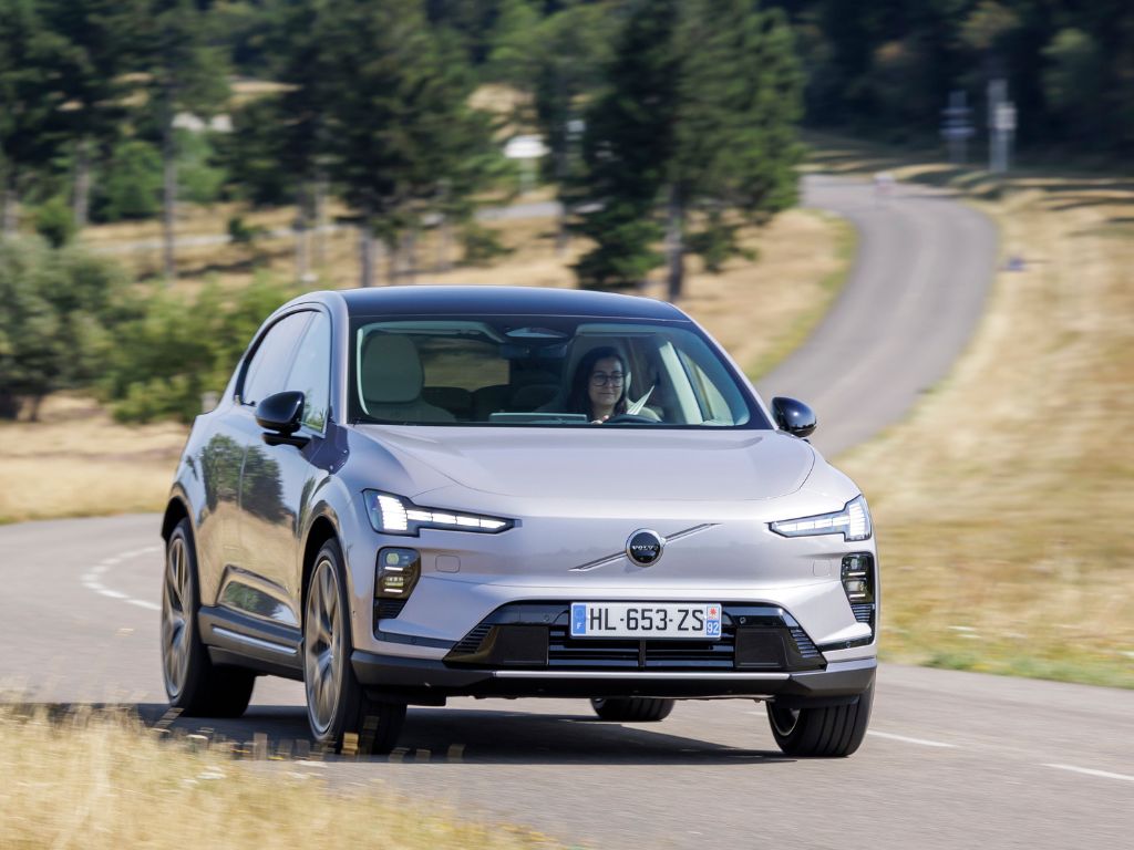 Essai Volvo EX60 : les BMW iX3 et Mercedes GLC dans la ligne de mire sans le moindre complexe