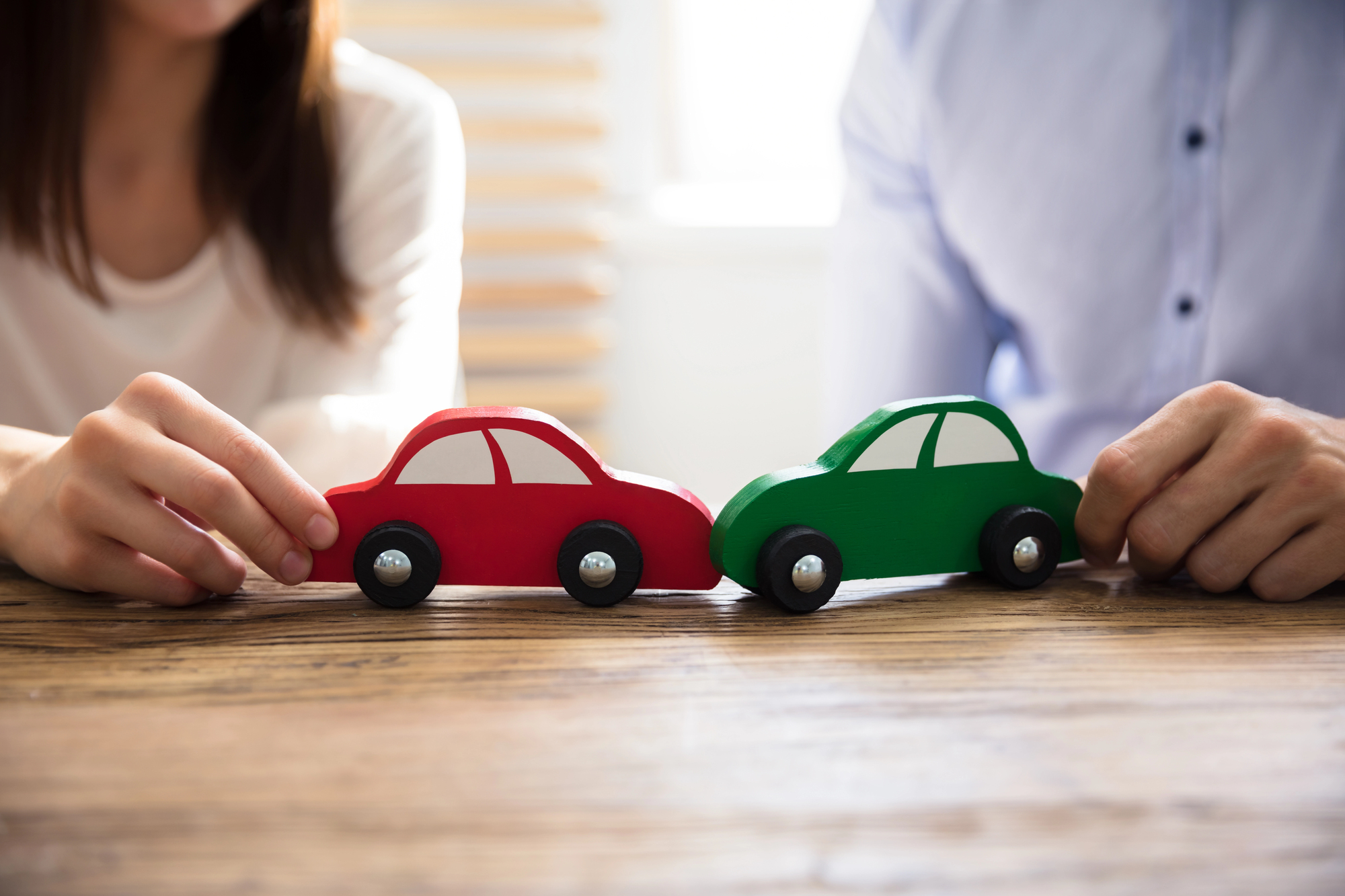 Assurance auto : Allianz clarifie le choix entre formule intermédiaire et tous risques pour votre véhicule électrique ou hybride récent