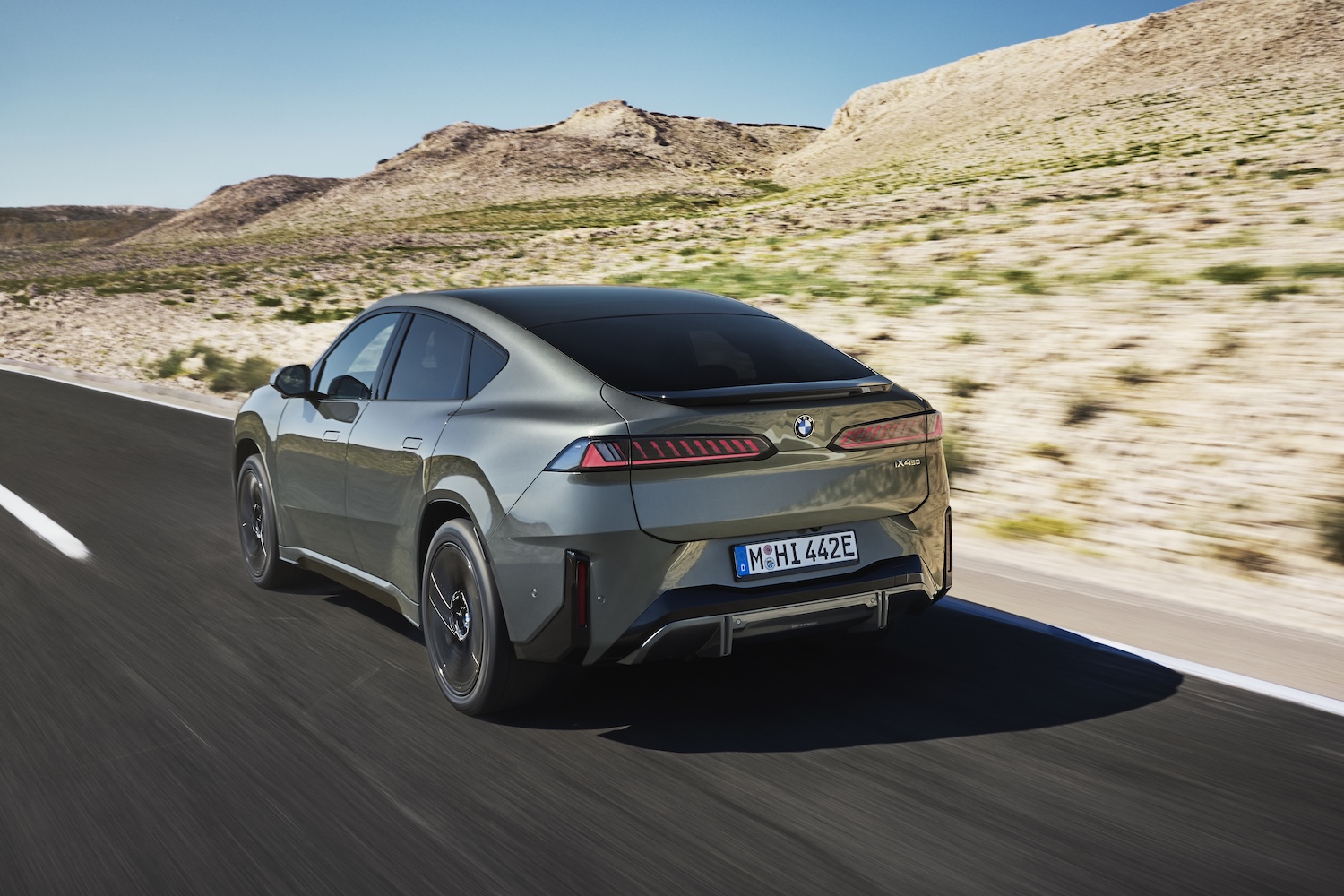 BMW iX4 : le SUV coupé passe à l'électrique avec plus de 800 km d'autonomie